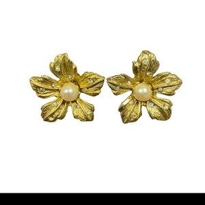 Elegant Gold Flower Earrings with Pearl Center